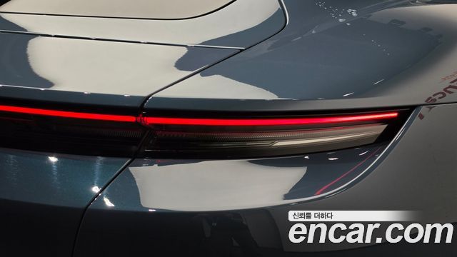 Porsche Taycan 2025 — photo 9