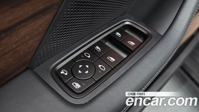 Porsche Taycan 2025 — photo 28