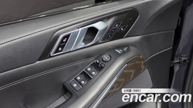 BMW X5 2022 — photo 28