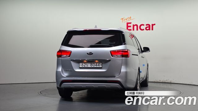 Kia Canival 2016 — photo 4