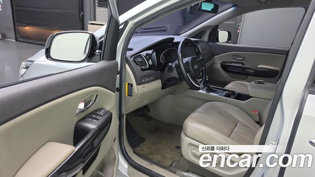 Kia Canival 2016 — photo 10
