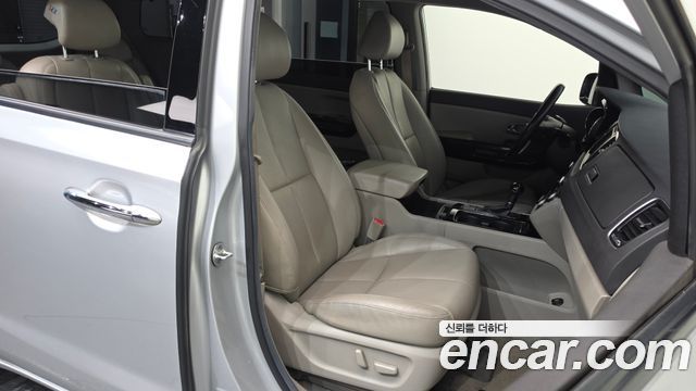 Kia Canival 2016 — photo 12