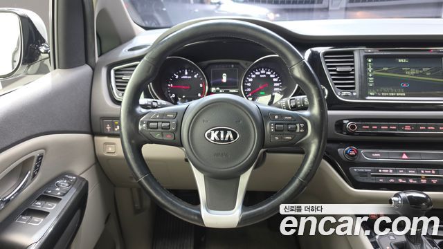 Kia Canival 2016 — photo 13