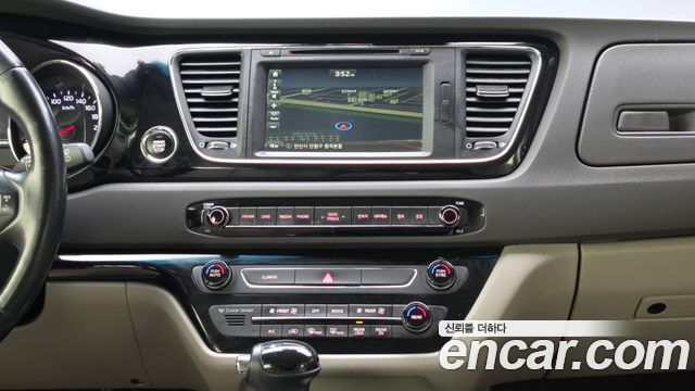 Kia Canival 2016 — photo 14