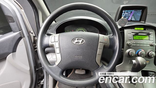 Hyundai Starex 2015 — photo 13