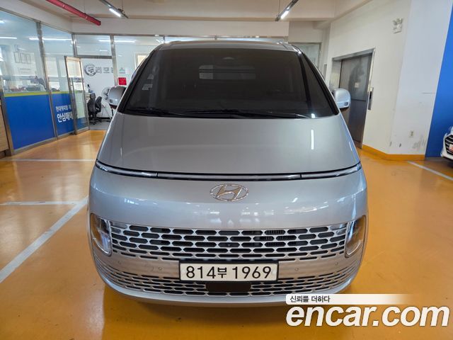 Hyundai Staria 2023 — photo 2
