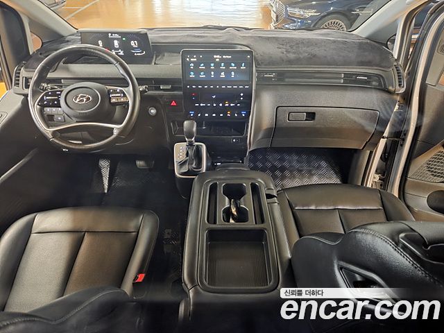 Hyundai Staria 2023 — photo 8