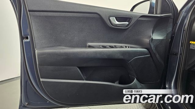 Kia Stonic 2018 — photo 14