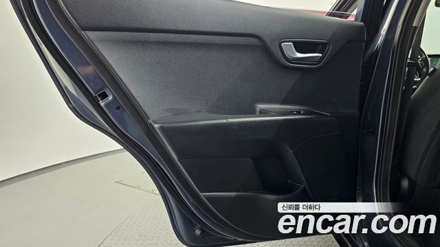 Kia Stonic 2018 — photo 15