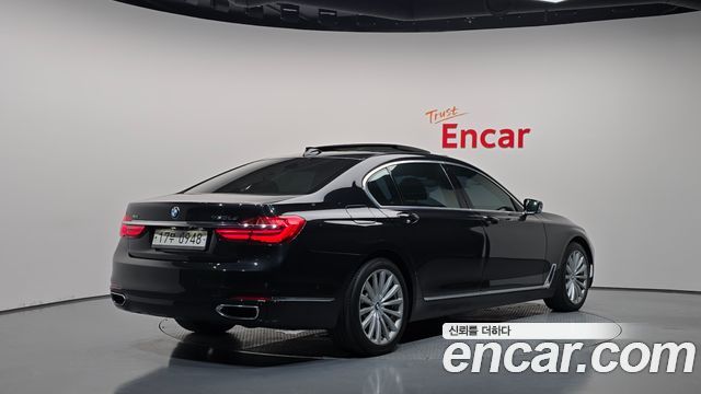 BMW 7-Series 2016 — photo 2