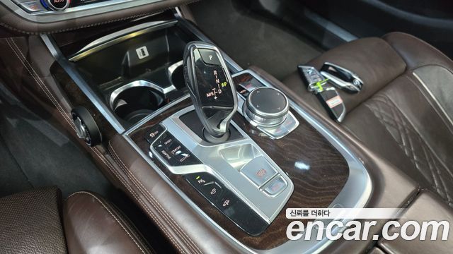 BMW 7-Series 2016 — photo 11