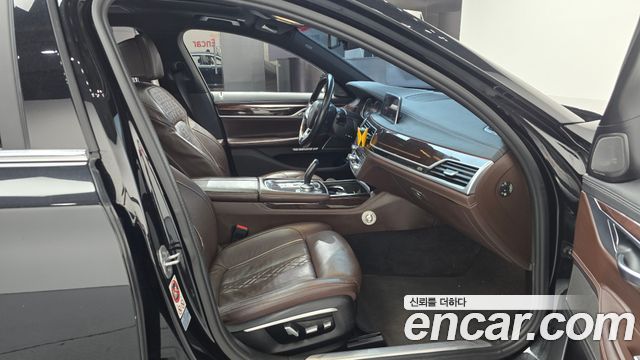 BMW 7-Series 2016 — photo 12