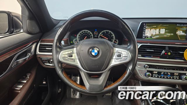 BMW 7-Series 2016 — photo 17