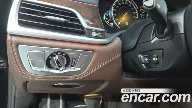 BMW 7-Series 2016 — photo 21