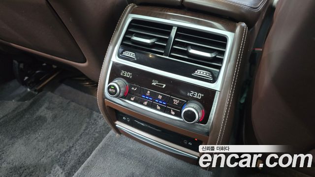 BMW 7-Series 2016 — photo 23