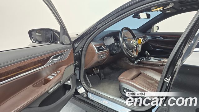 BMW 7-Series 2016 — photo 13