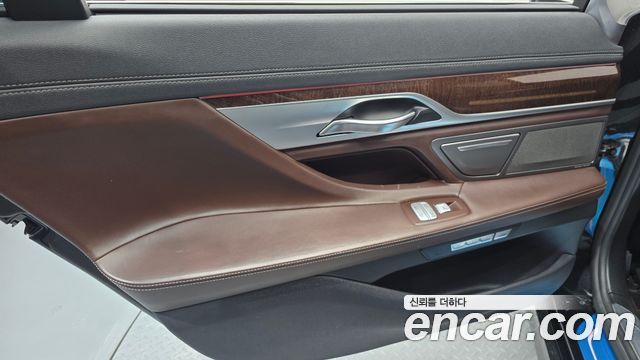 BMW 7-Series 2016 — photo 14