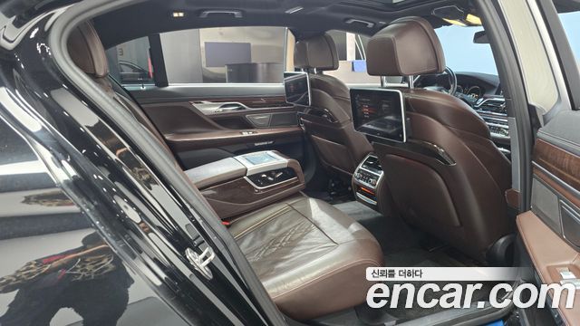 BMW 7-Series 2016 — photo 15