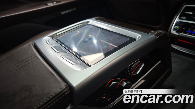BMW 7-Series 2016 — photo 28