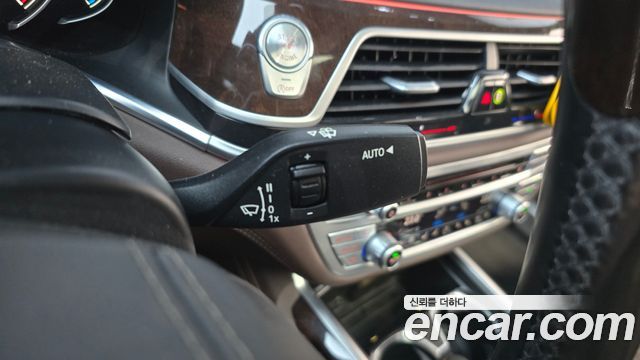 BMW 7-Series 2016 — photo 32