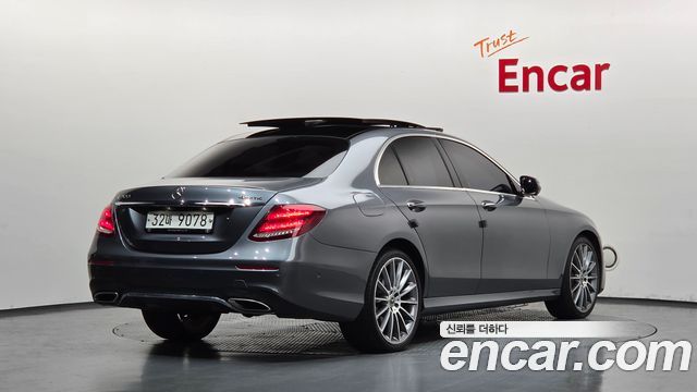 Mercedes-Benz E-Class 2017 — photo 2