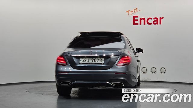 Mercedes-Benz E-Class 2017 — photo 4