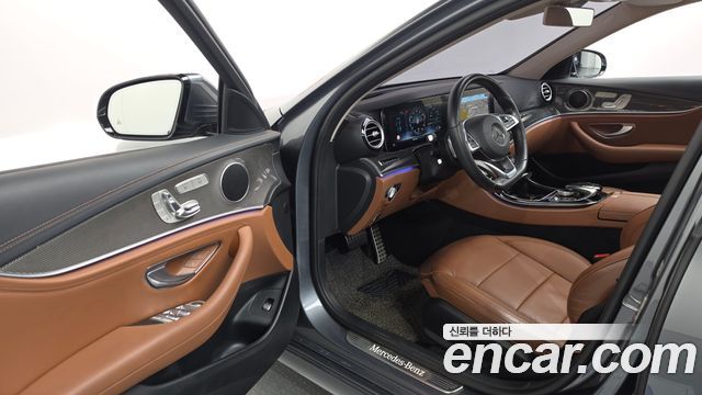 Mercedes-Benz E-Class 2017 — photo 10