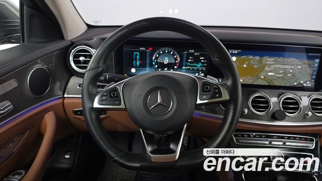 Mercedes-Benz E-Class 2017 — photo 13