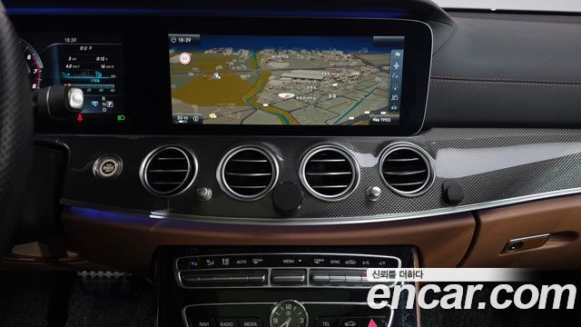 Mercedes-Benz E-Class 2017 — photo 14