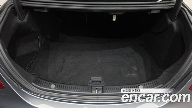 Mercedes-Benz E-Class 2017 — photo 20