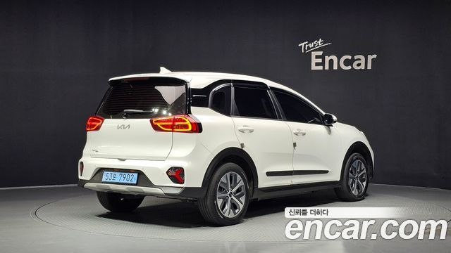 Kia Niro 2023 — photo 2