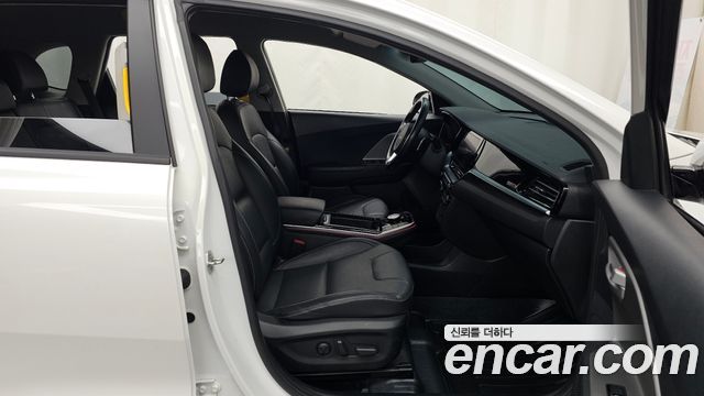 Kia Niro 2023 — photo 11