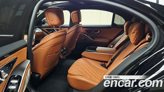 Mercedes-Benz S-Class 2023 — photo 17