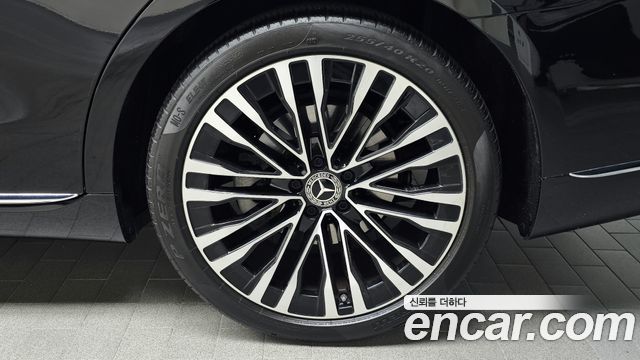 Mercedes-Benz S-Class 2023 — photo 7