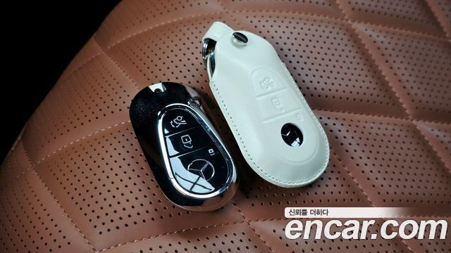 Mercedes-Benz S-Class 2023 — photo 31
