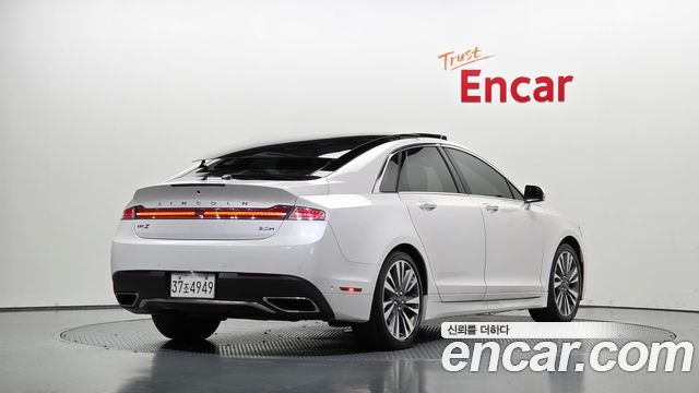 Lincoln MKZ 2020 — photo 2