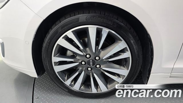 Lincoln MKZ 2020 — photo 5