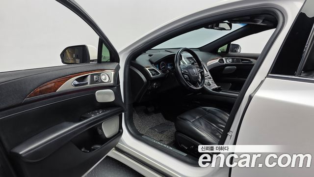 Lincoln MKZ 2020 — photo 13