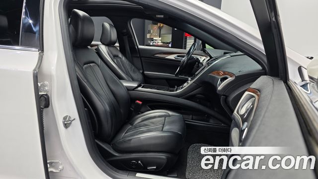 Lincoln MKZ 2020 — photo 17