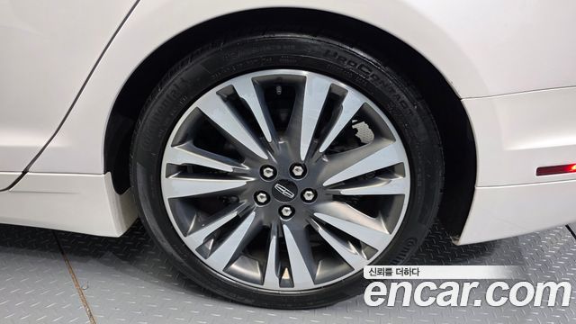 Lincoln MKZ 2020 — photo 7