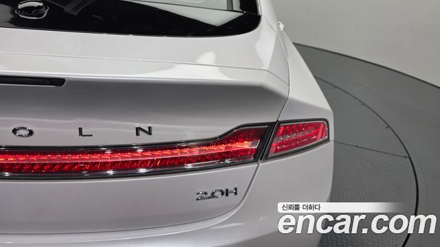 Lincoln MKZ 2020 — photo 9