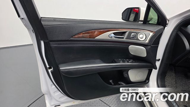 Lincoln MKZ 2020 — photo 14