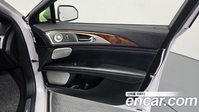 Lincoln MKZ 2020 — photo 15