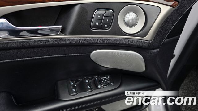 Lincoln MKZ 2020 — photo 30