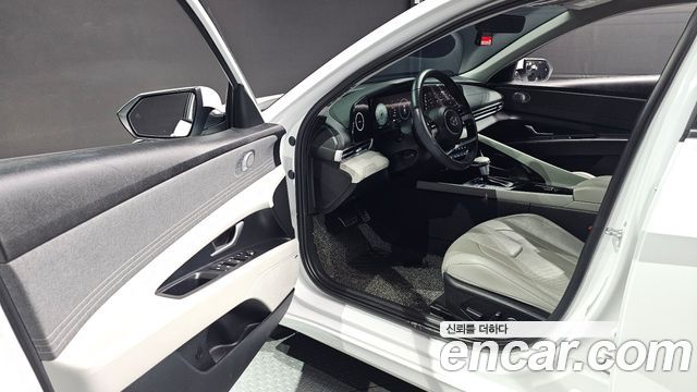 Hyundai AVANTE 2022 — photo 13