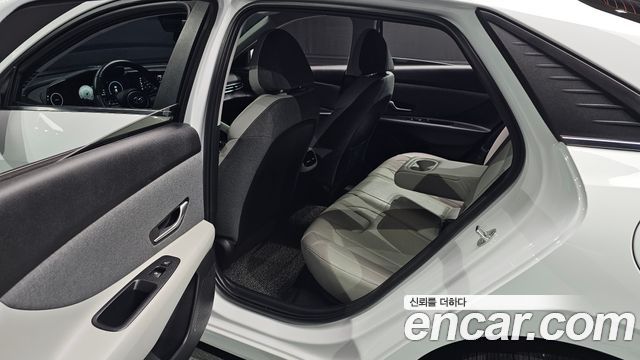 Hyundai AVANTE 2022 — photo 17