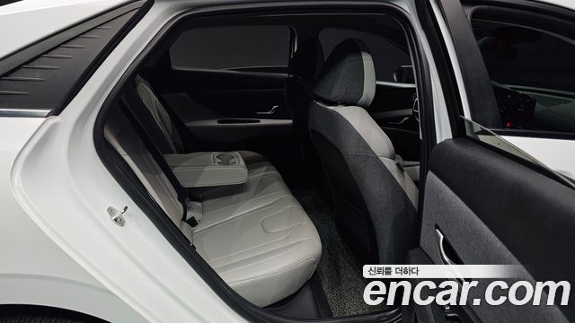 Hyundai AVANTE 2022 — photo 18