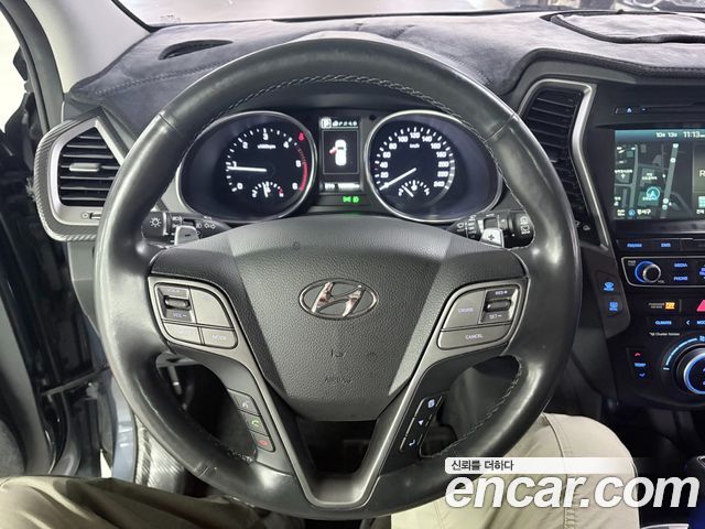 Hyundai Santafe 2018 — photo 16