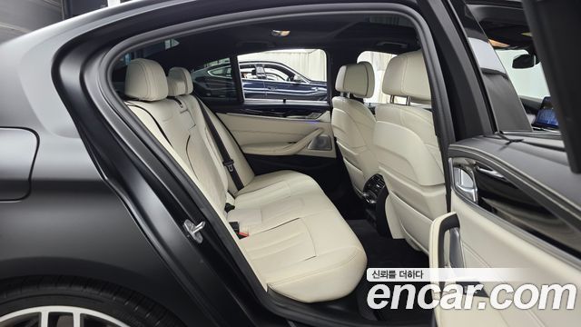 BMW 5-Series 2021 — photo 17