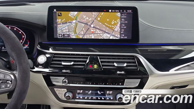 BMW 5-Series 2021 — photo 18